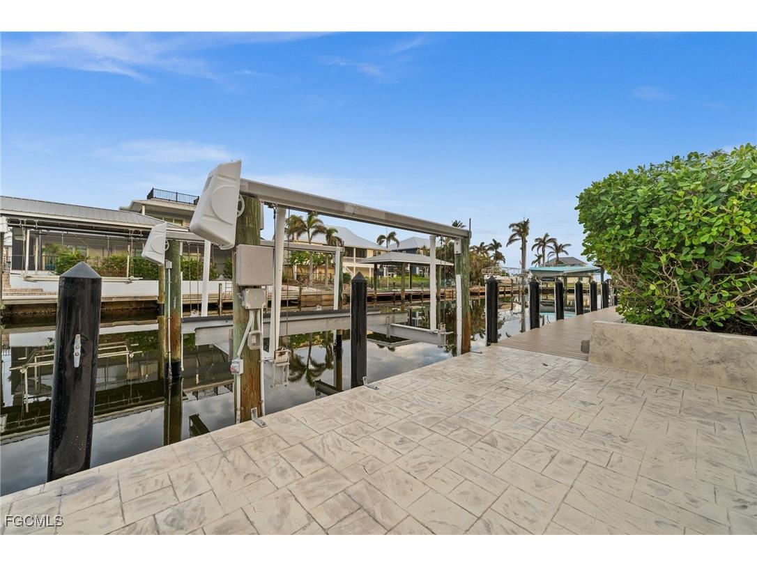 2324 Cherimoya Lane Saint James City FL 33956 2025008564 image12