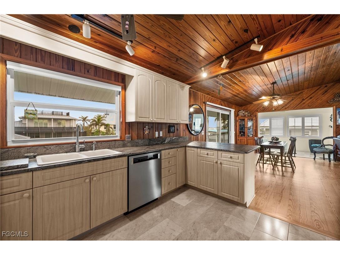 2324 Cherimoya Lane Saint James City FL 33956 2025008564 image14