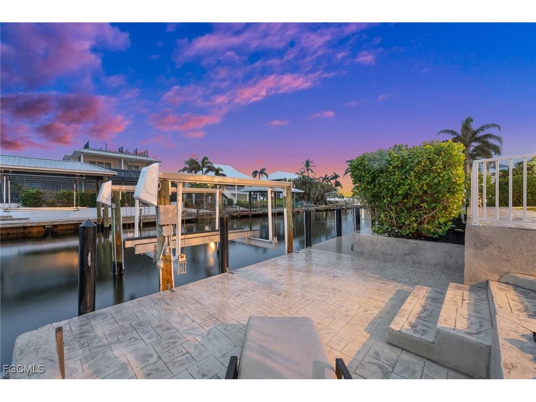 2324 Cherimoya Lane Saint James City FL 33956 2025008564 image32