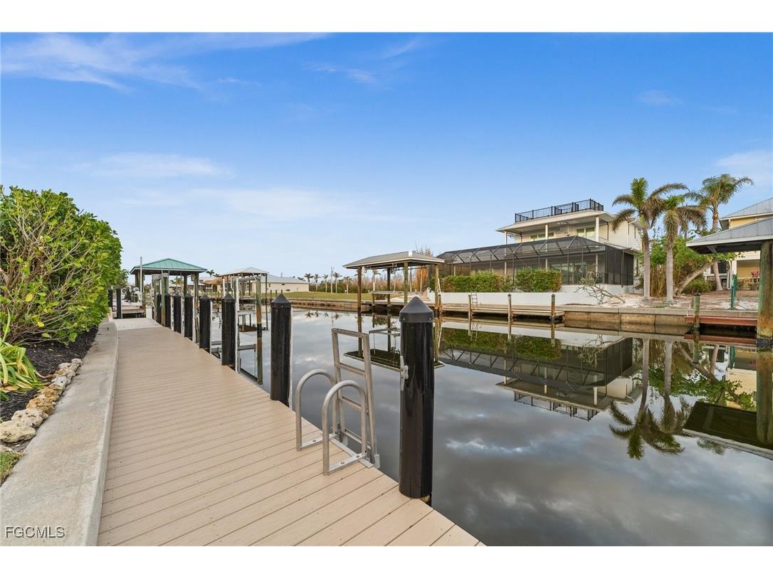 2324 Cherimoya Lane Saint James City FL 33956 2025008564 image39