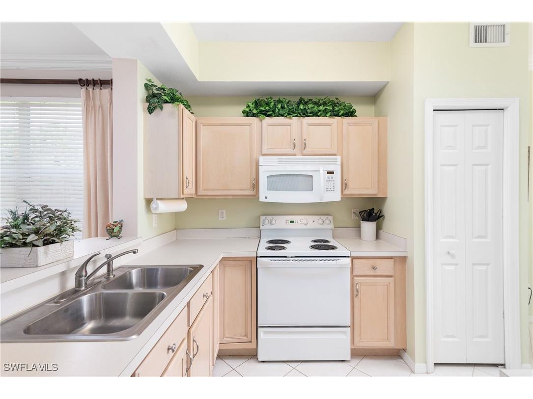 2325 Carrington Court #104 Naples FL 34109 225066168 image11