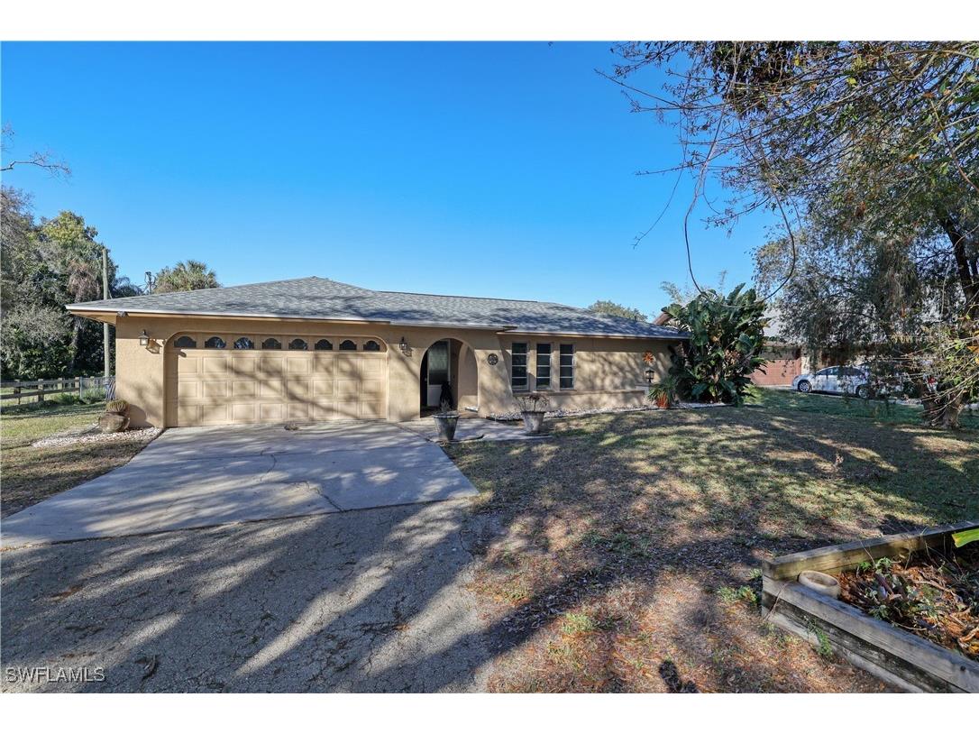 2325 Lazy River Lane Fort Myers FL 33905 225011505 image1