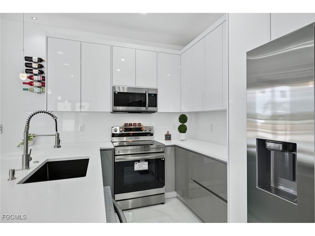 2325 NW 25th Lane Cape Coral FL 33993 2025021536 image10