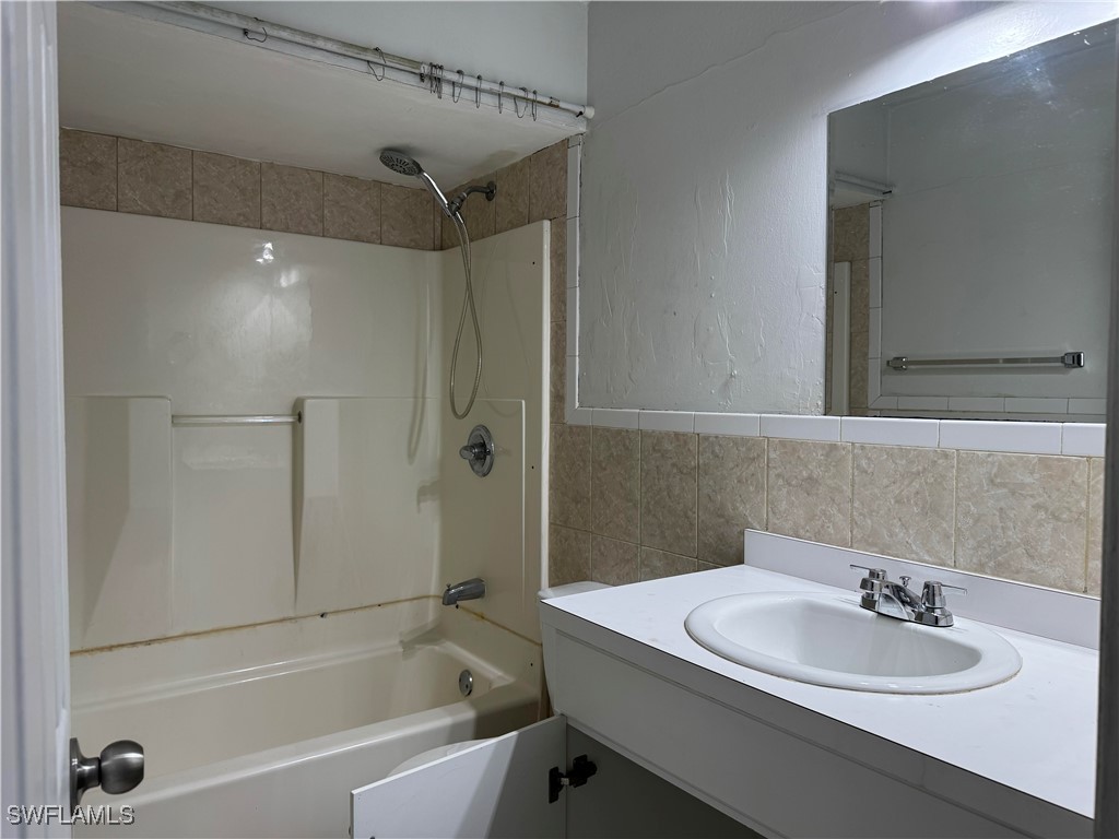 2328 Country Club Boulevard Cape Coral FL 33990 225058936 image18