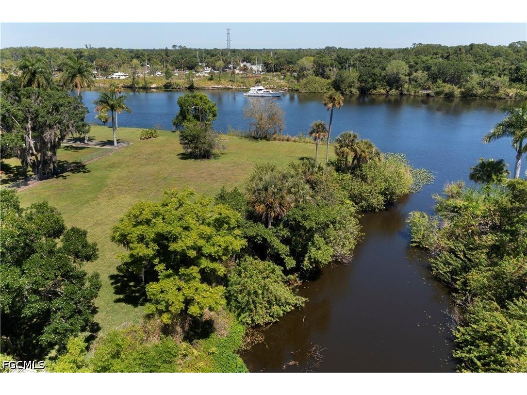 233 De Soto Avenue Labelle FL 33935 2026028994 image1