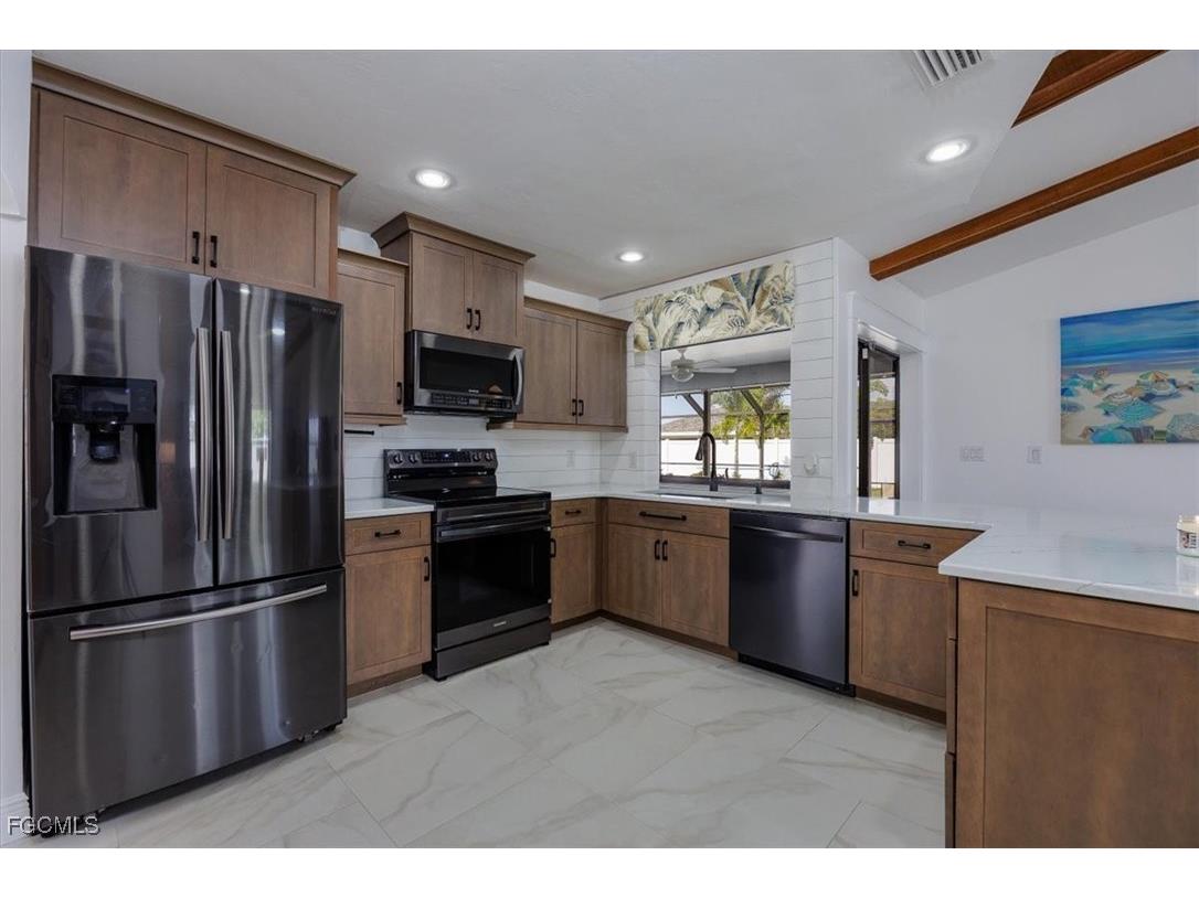 233 SW 19th Terrace Cape Coral FL 33991 2025015955 image4