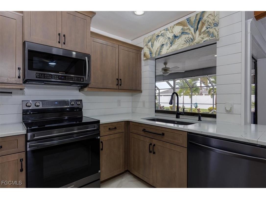 233 SW 19th Terrace Cape Coral FL 33991 2025015955 image5