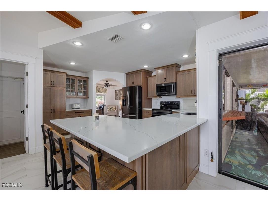 233 SW 19th Terrace Cape Coral FL 33991 2025015955 image6