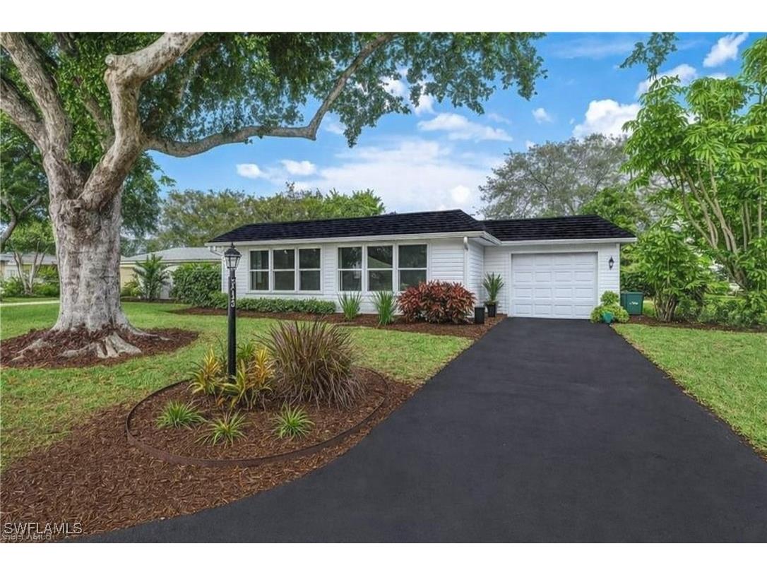 233 Yorkshire Court Naples FL 34112 225061837 image1