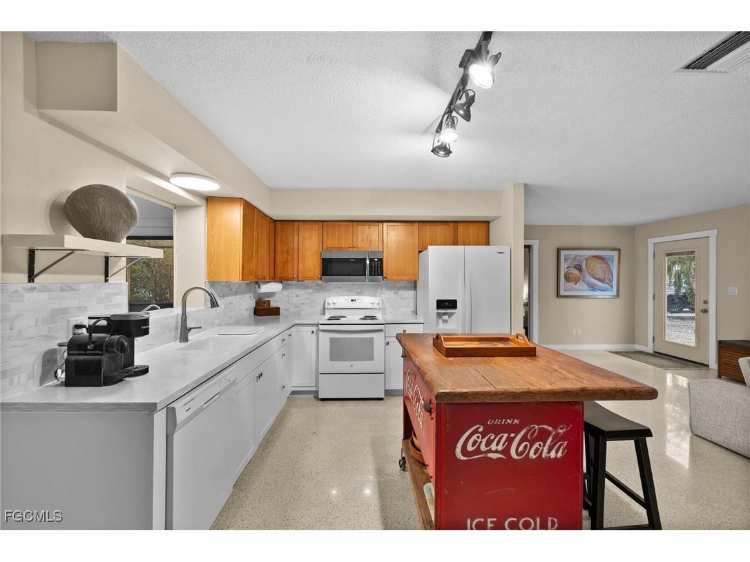 2331 Lemon Street Saint James City FL 33956 2025012565 image9