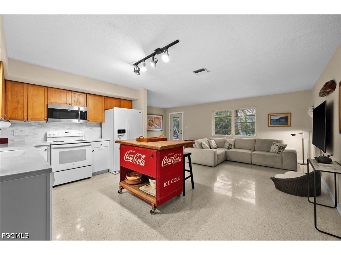 2331 Lemon Street Saint James City FL 33956 2026015735 image10