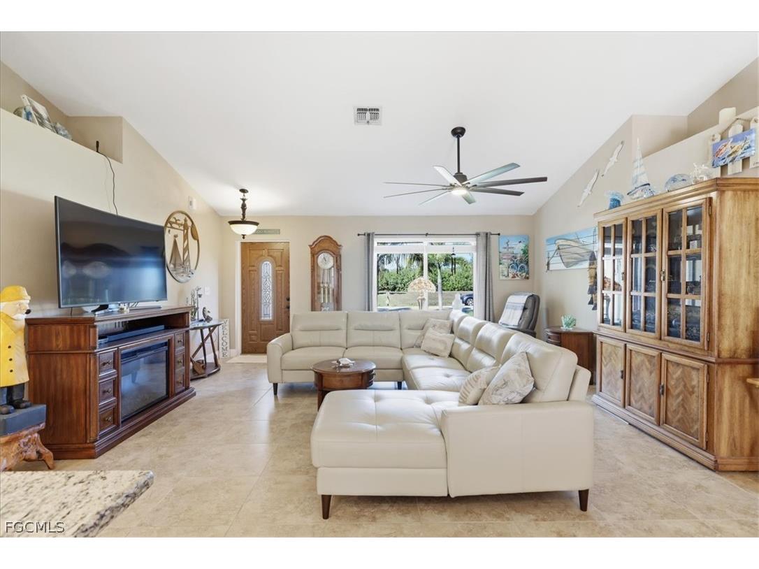 2337 NW 38th Place Cape Coral FL 33993 2026011810 image5
