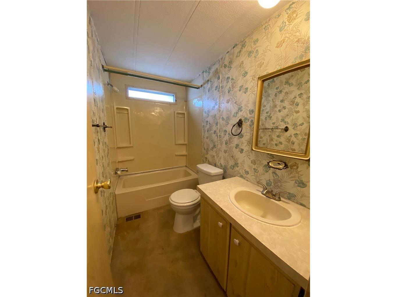 234 Lamplighter Lane North Fort Myers FL 33917 2026024820 image13