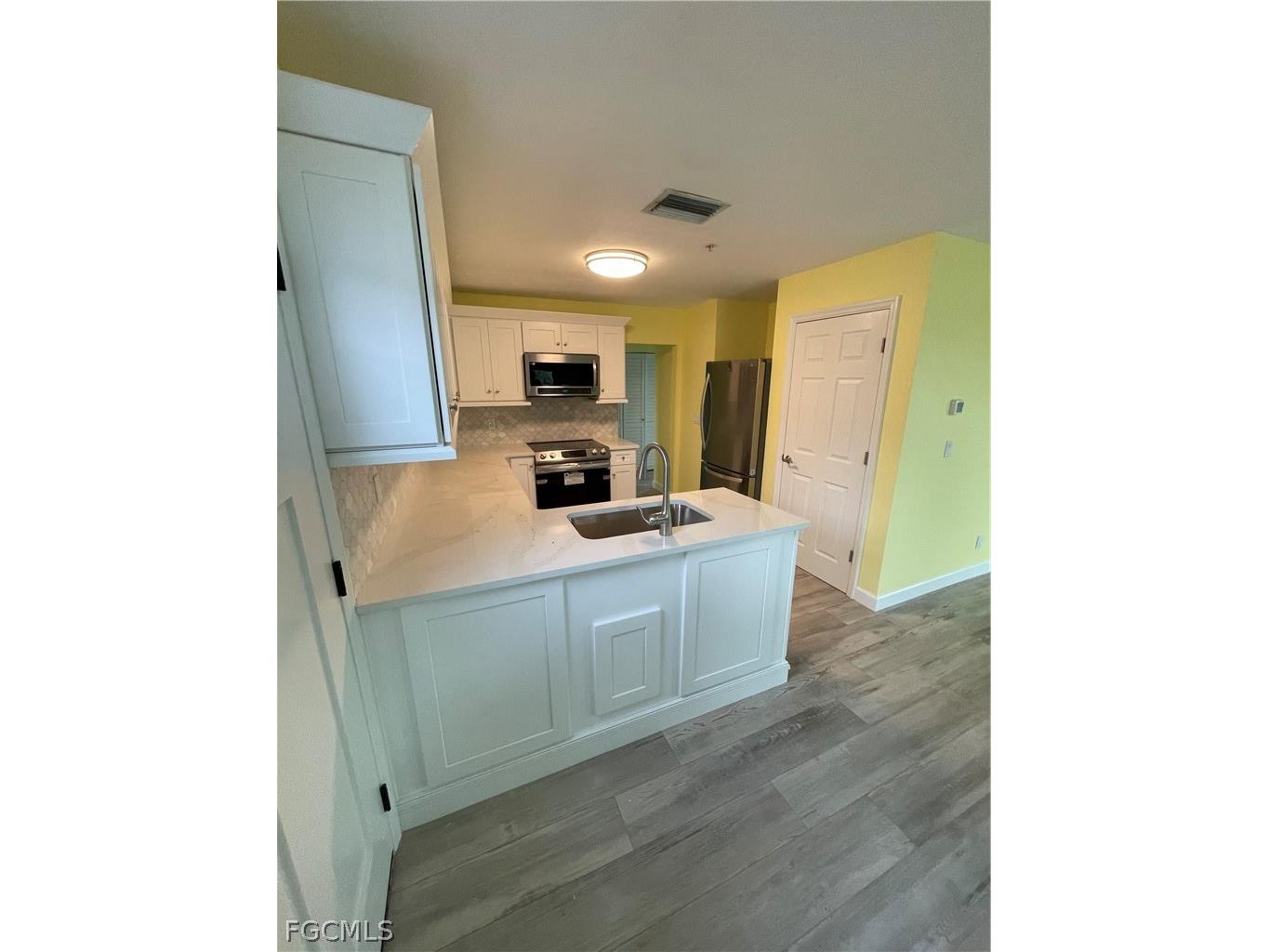 235 Miramar Street Fort Myers Beach FL 33931 2026011976 image5
