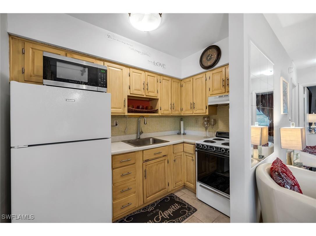 235 Seaview Court #B2 Marco Island FL 34145 226003386 image12