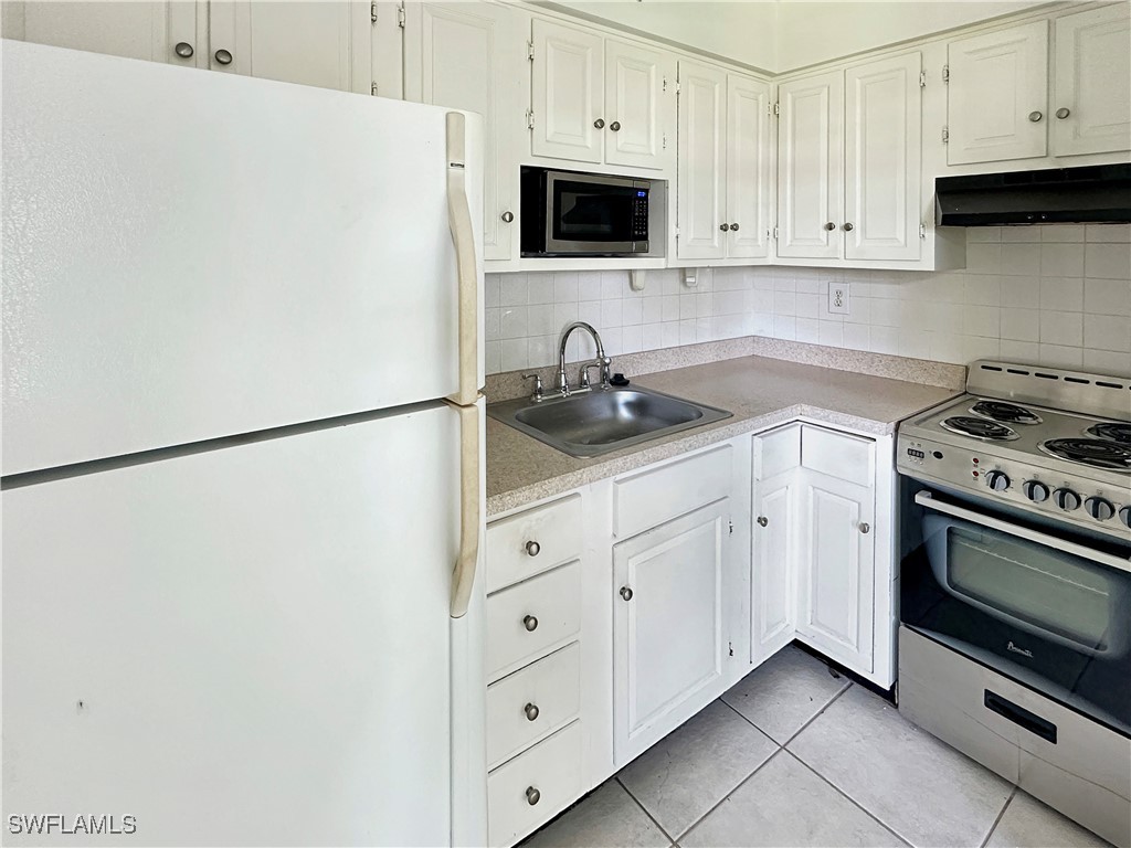 235 Seaview Court #D2 Marco Island FL 34145 225057657 image4