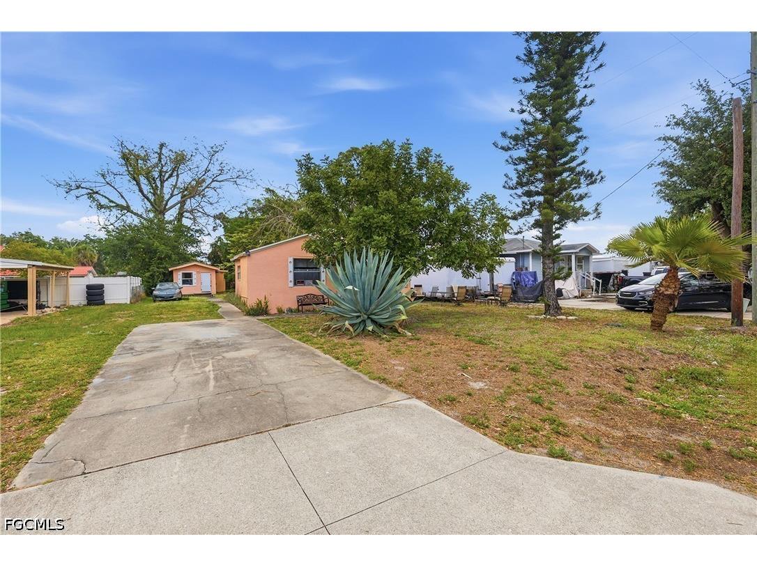 2355 Jeffcott Street Fort Myers FL 33901 2026018429 image1