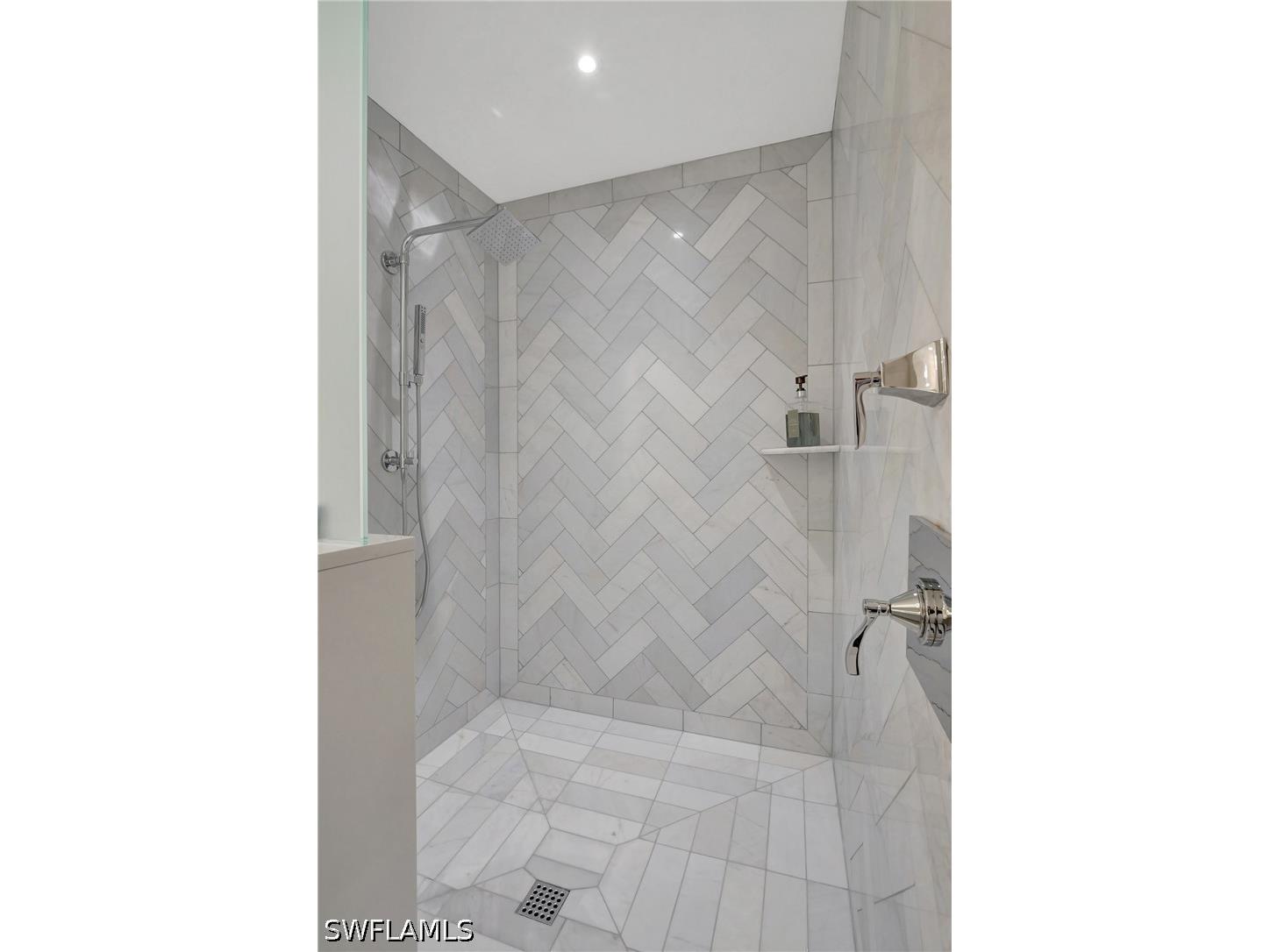 2357 Gulf Shore Boulevard N #107 Naples FL 34103 226022403 image15