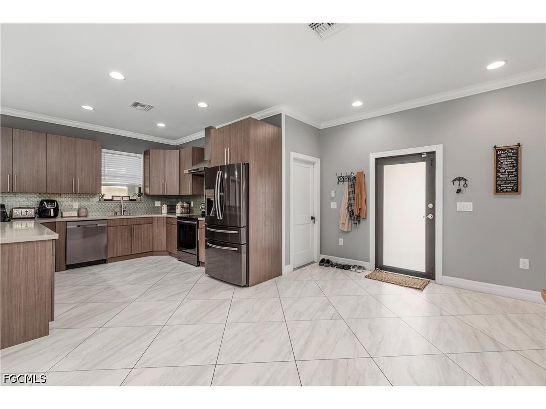 2360 Burton Avenue Fort Myers FL 33907 2026025227 image2