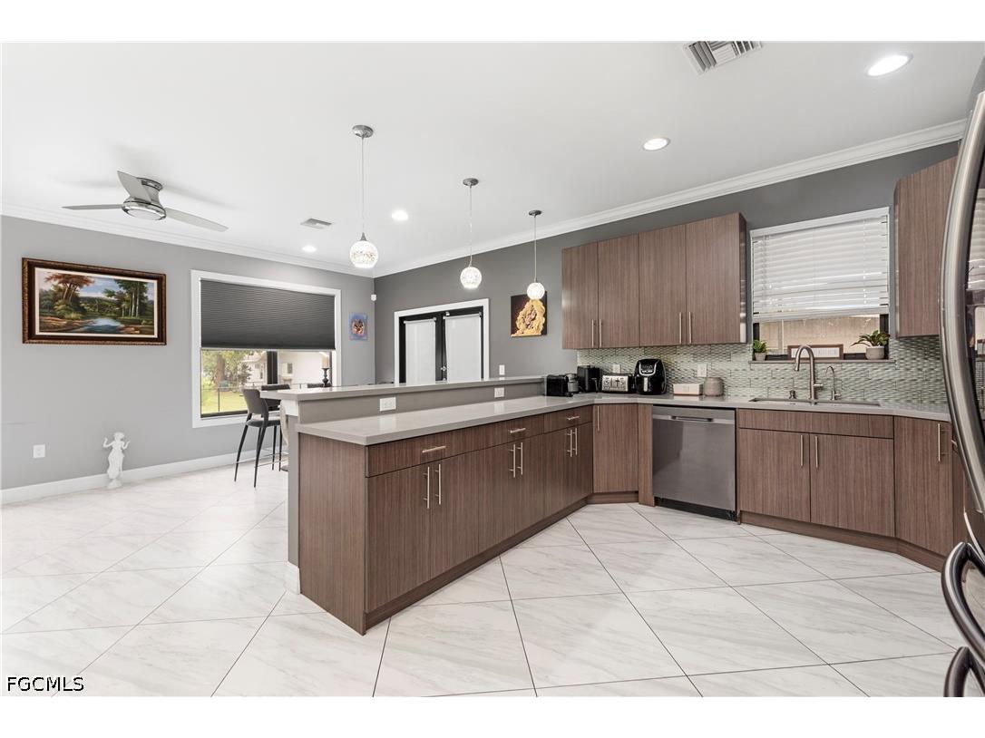 2360 Burton Avenue Fort Myers FL 33907 2026025227 image3