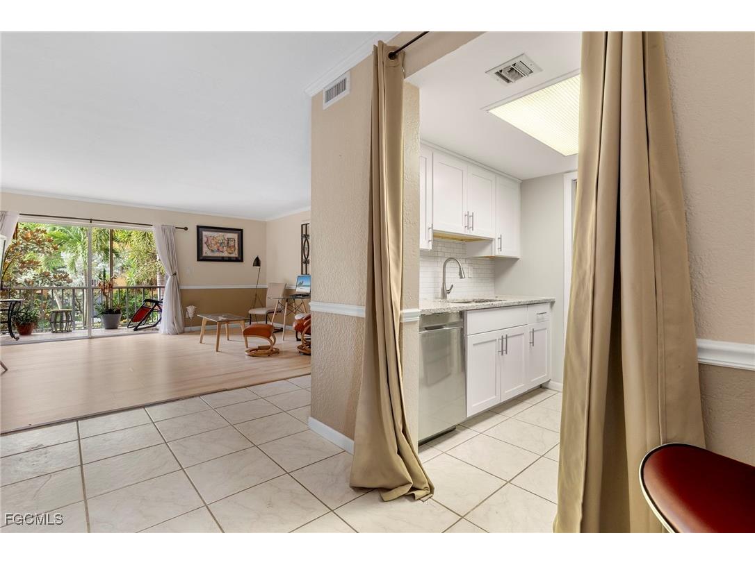 2366 E Mall Drive #213 Fort Myers FL 33901 2025012842 image8