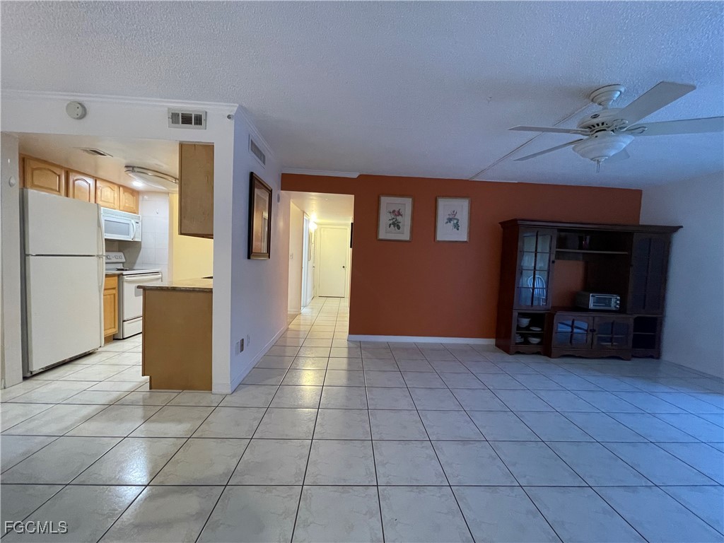 2366 E Mall Drive #304 Fort Myers FL 33901 2025025674 image1