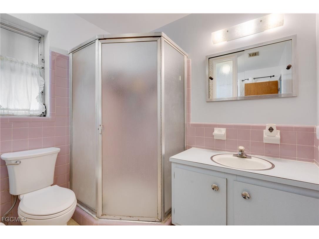 2367 Dover Avenue Fort Myers FL 33907 2025024039 image11