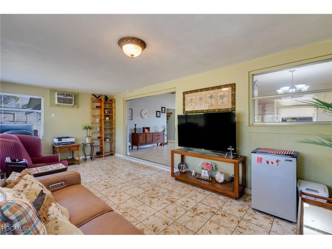 2367 Dover Avenue Fort Myers FL 33907 2025024039 image14