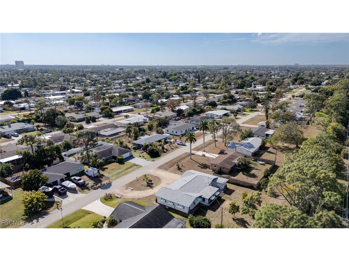 2367 Dover Avenue Fort Myers FL 33907 2025024039 image28
