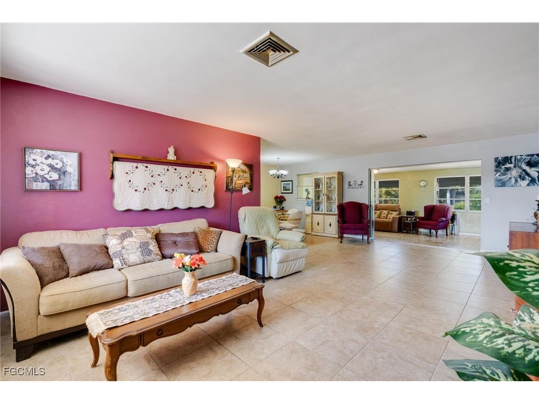 2367 Dover Avenue Fort Myers FL 33907 2025024039 image3
