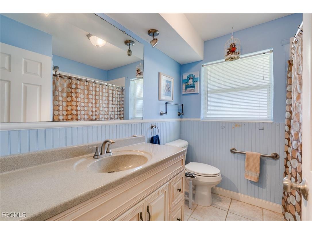 2367 Dover Avenue Fort Myers FL 33907 2025024039 image7