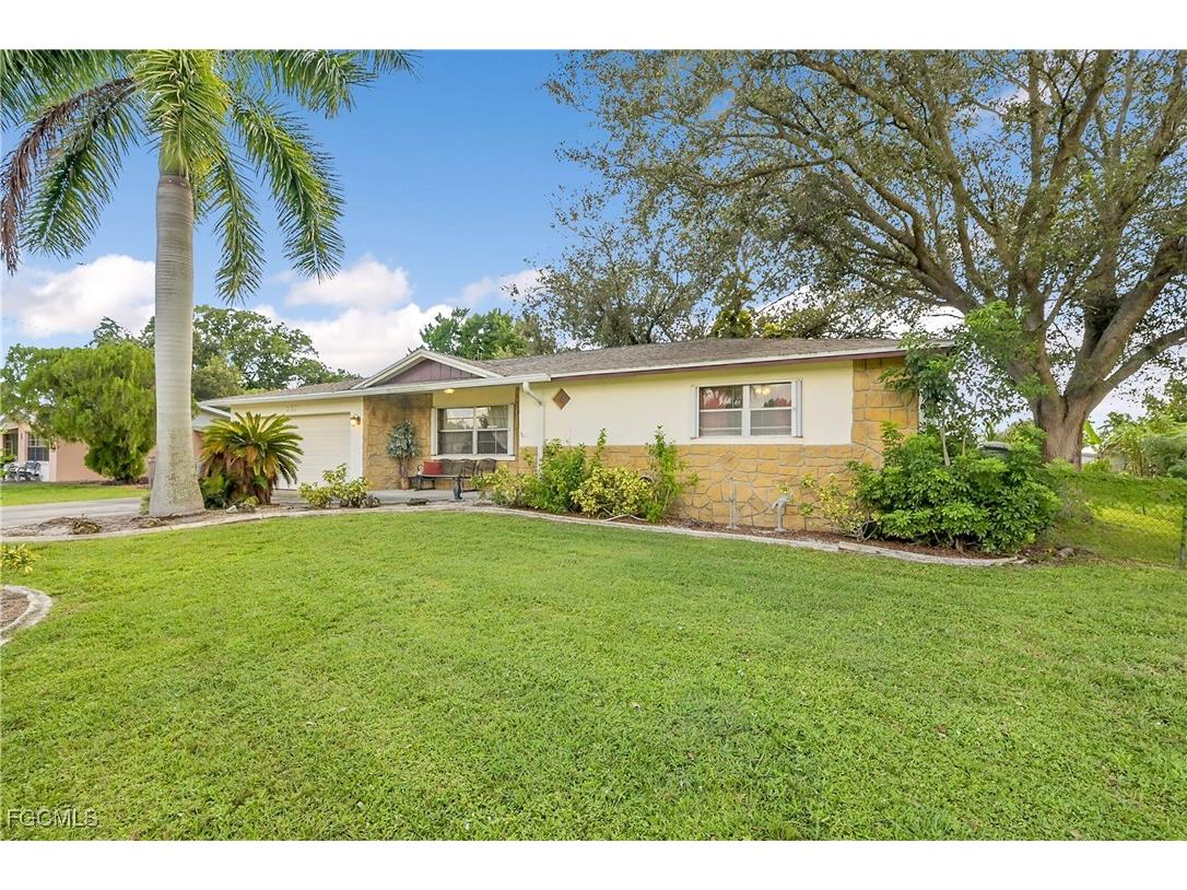 237 Morse Plaza Fort Myers FL 33905 2025012530 image1