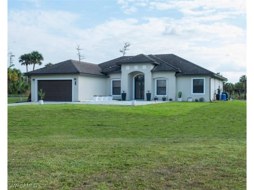 2370 12th Avenue NE Naples FL 34120 223032059 image1