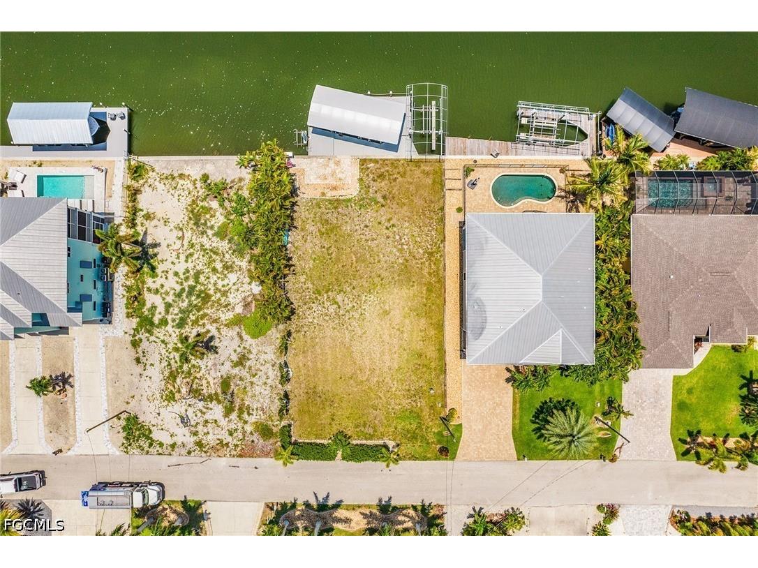 2371 Sycamore Street Saint James City FL 33956 2026025679 image1