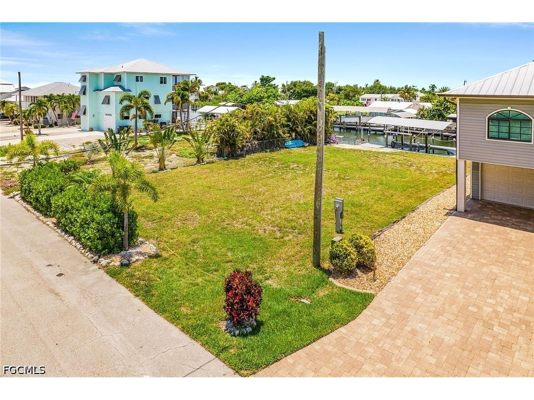 2371 Sycamore Street Saint James City FL 33956 2026025679 image7