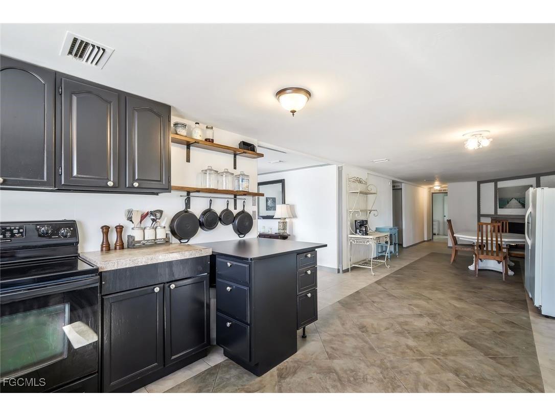 23715 Tinas Lane Fort Myers FL 33913 2025010943 image11