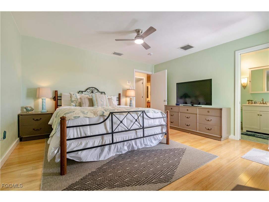 2372 Baybreeze Street Saint James City FL 33956 2025016172 image35