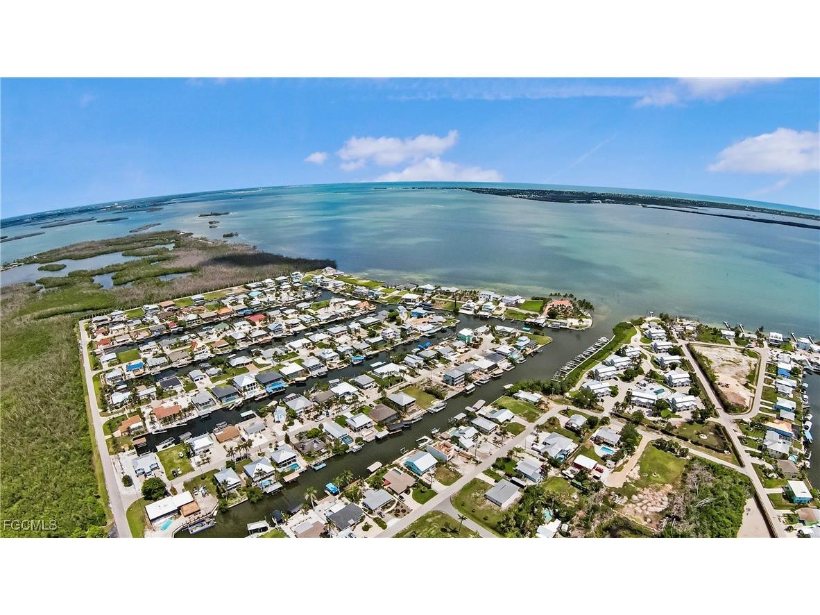 2372 Baybreeze Street Saint James City FL 33956 2025016172 image42