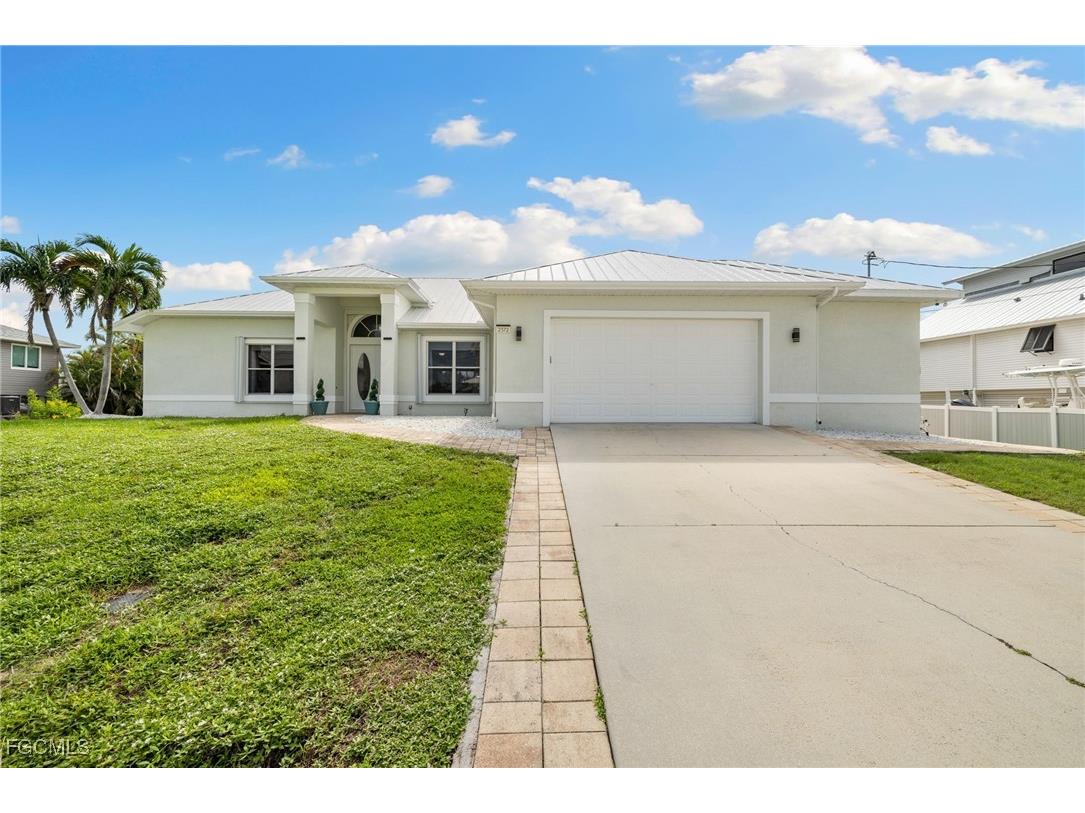 2372 Sycamore Street Saint James City FL 33956 2025003435 image1