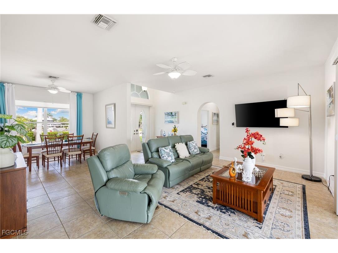 2372 Sycamore Street Saint James City FL 33956 2025003435 image10