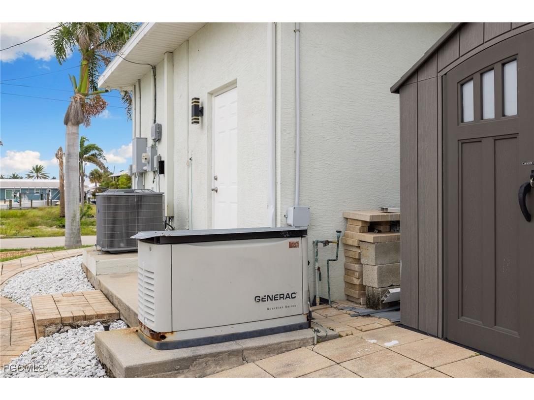 2372 Sycamore Street Saint James City FL 33956 2025003435 image23