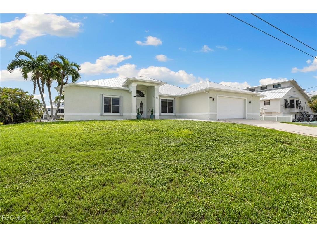 2372 Sycamore Street Saint James City FL 33956 2025003435 image3