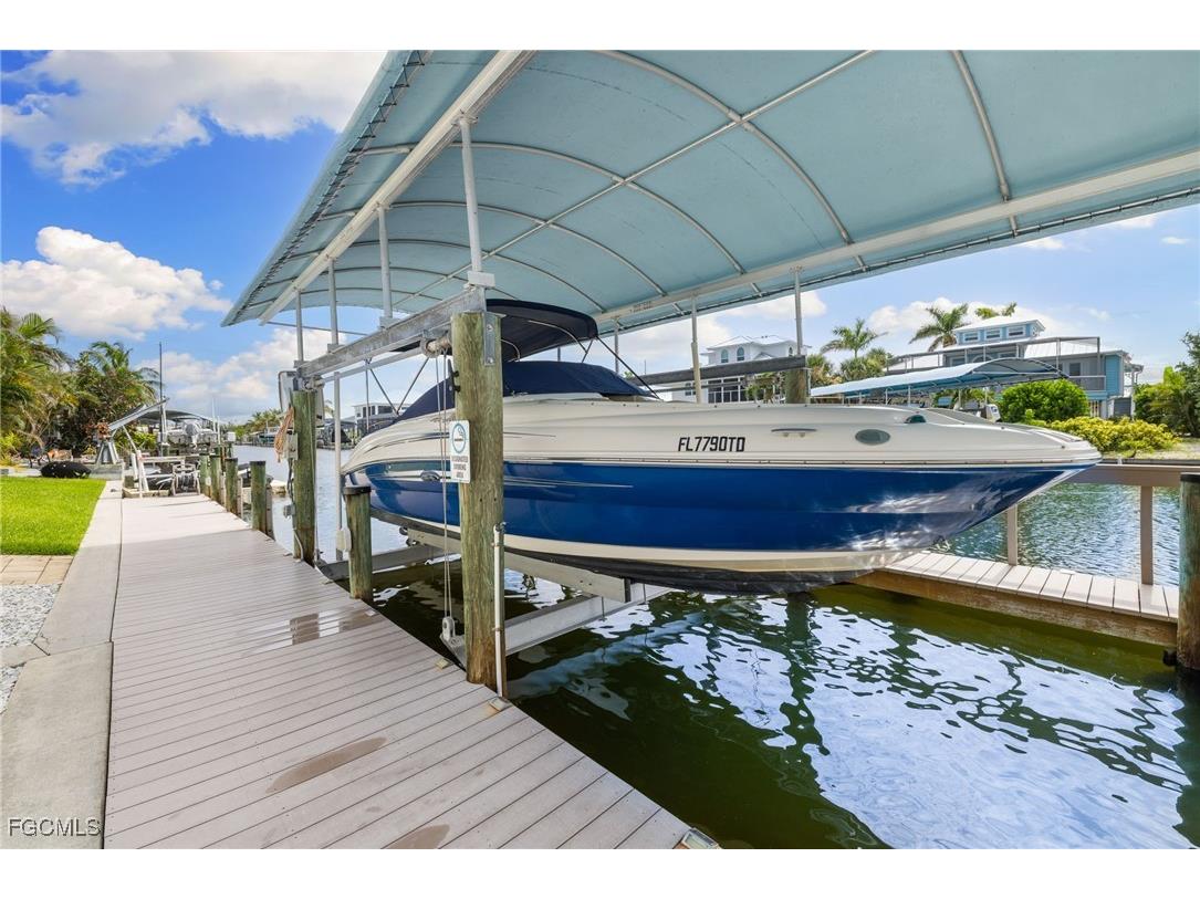 2372 Sycamore Street Saint James City FL 33956 2025003435 image46