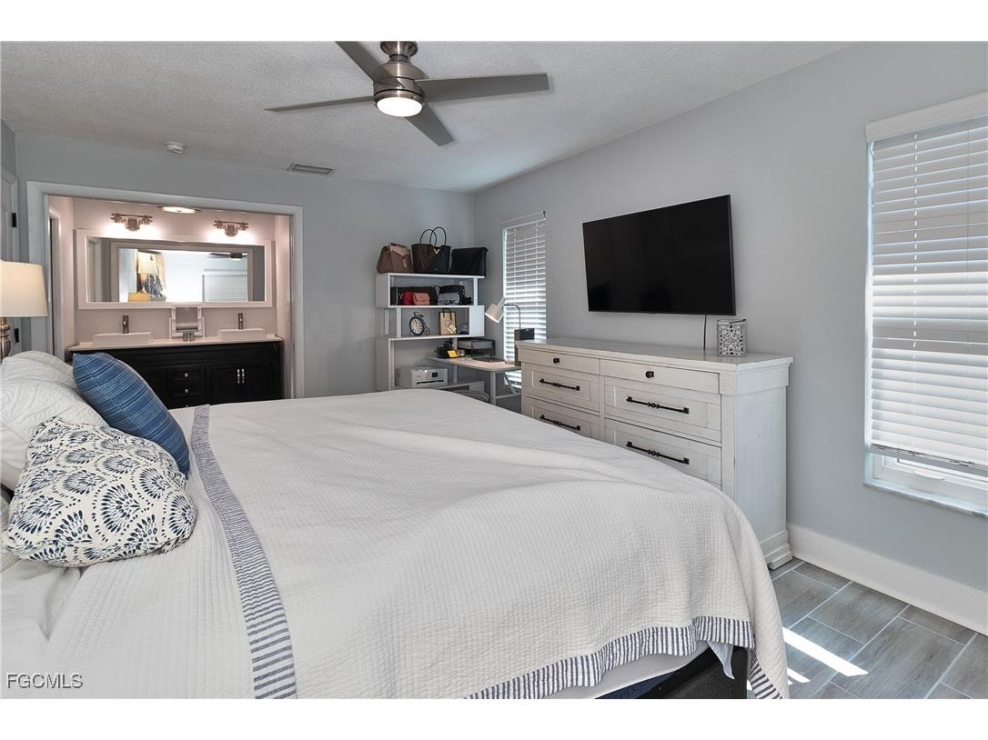 2376 Armour Drive Dunedin FL 34698 2025025341 image16