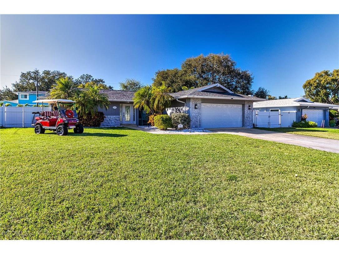 2376 Armour Drive Dunedin FL 34698 2025025341 image2