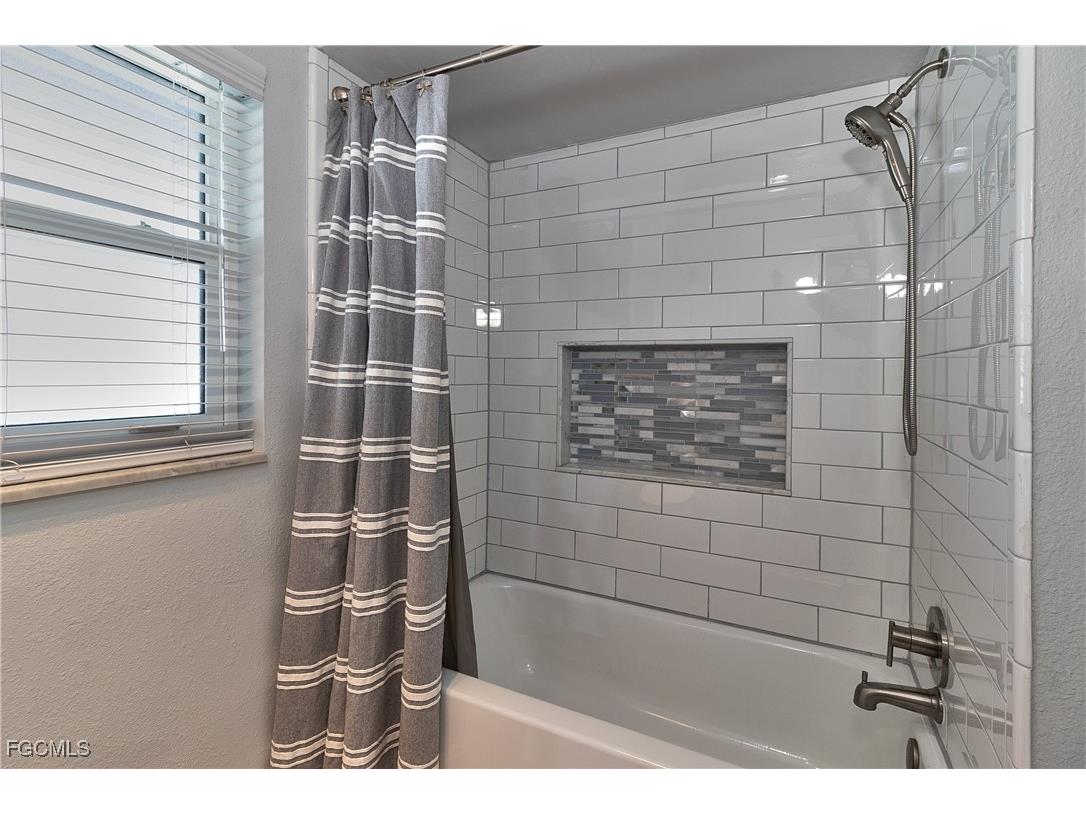 2376 Armour Drive Dunedin FL 34698 2025025341 image23