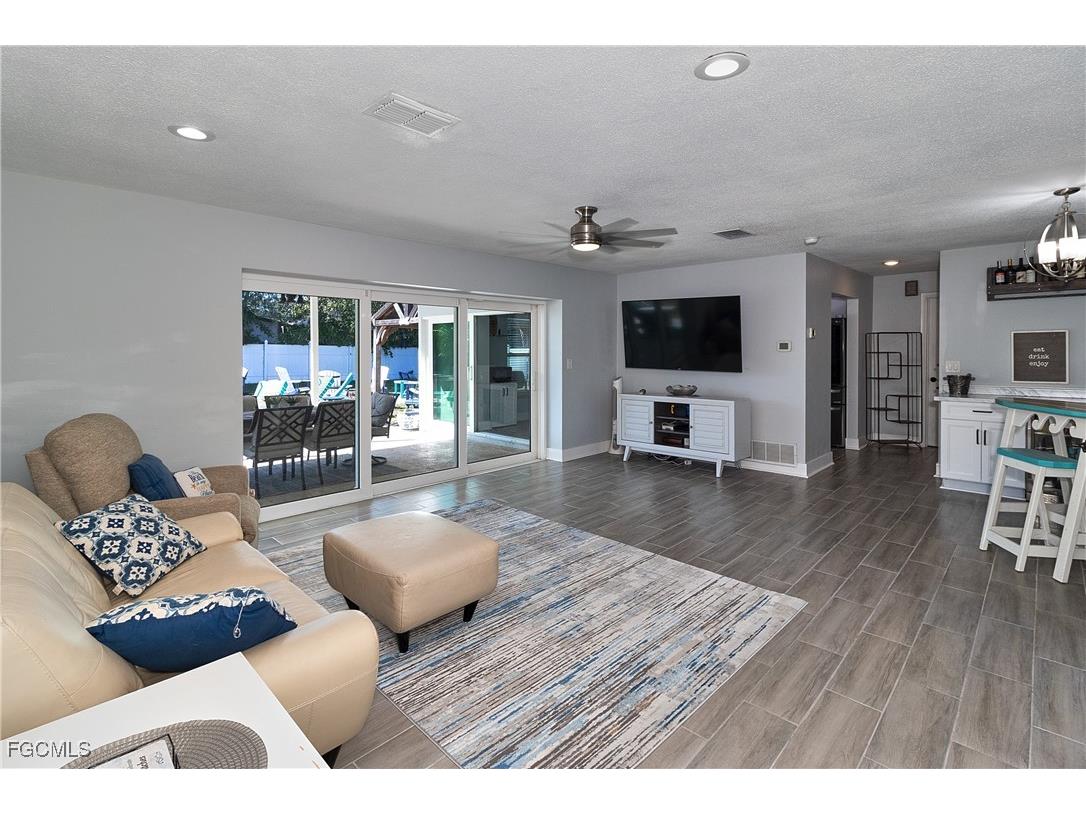 2376 Armour Drive Dunedin FL 34698 2025025341 image3