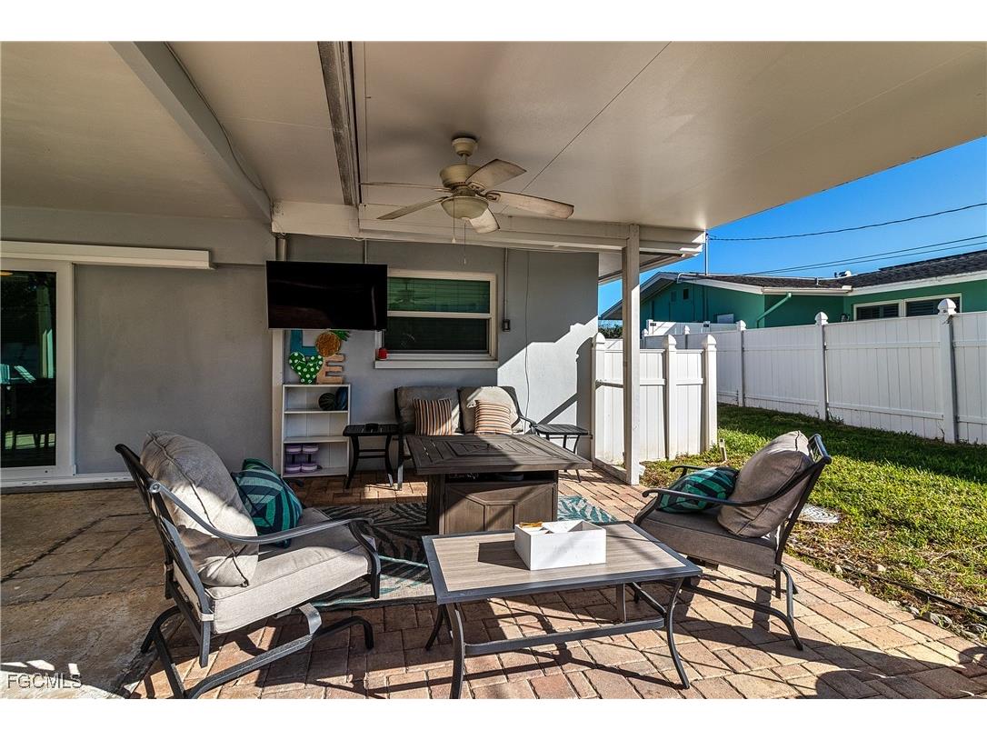 2376 Armour Drive Dunedin FL 34698 2025025341 image30