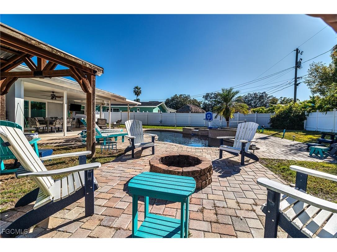 2376 Armour Drive Dunedin FL 34698 2025025341 image32