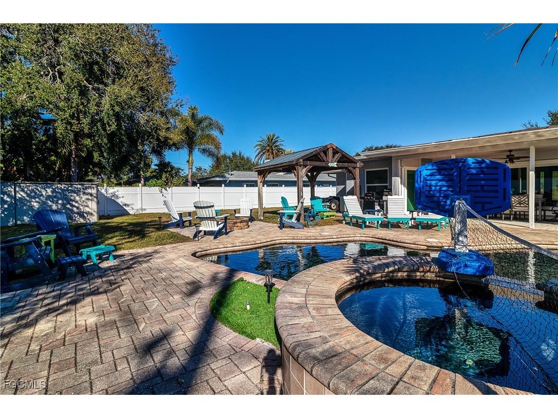 2376 Armour Drive Dunedin FL 34698 2025025341 image34